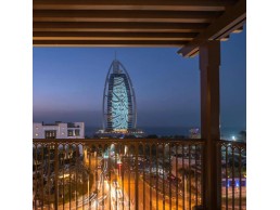 تملك شقة بأطلالة مباشرة على برج العرب بأفخم المناطق السكنية في دبي جميرة