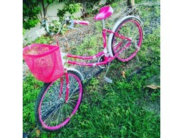 24in Ladies Cruiser Beach City Pinky Bike In Good Condition For Sale