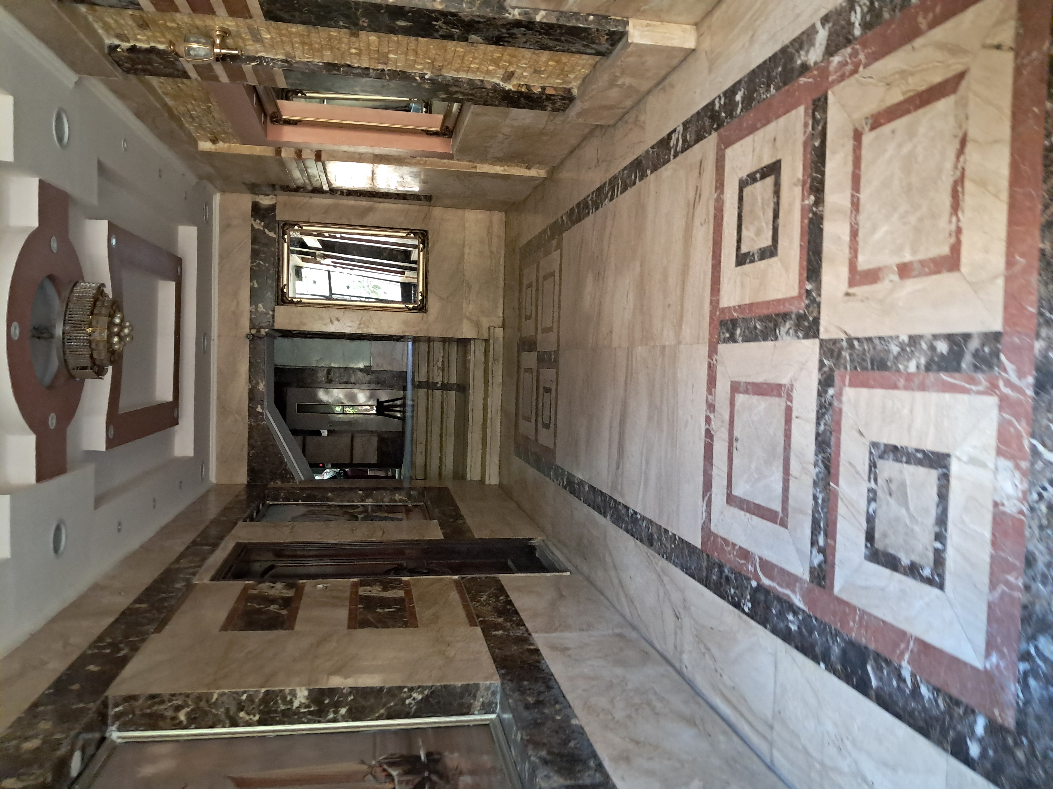 شقة للبيع بالاسكندرية-عمارة رقم (1) بشارع مصطفى كامل بجوار جاردينيا وسنترال مصطفى كامل بالعوايد.