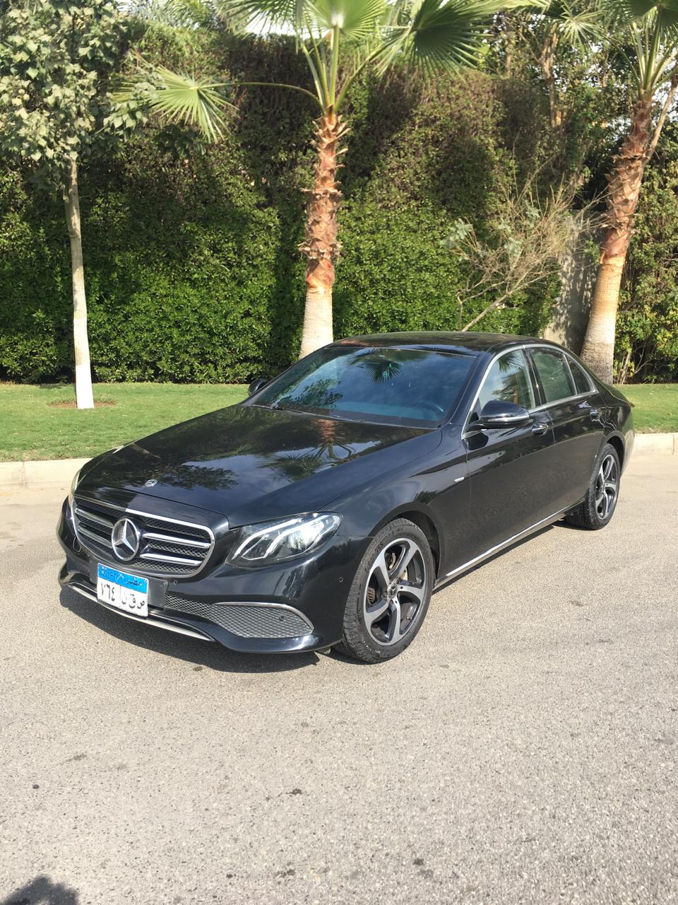 إيجار مرسيدس E200: لمناسباتك الخاصة وذكرياتك الأنيقة. تخيل نفسك تصل إلى حفل زفافك، حفل تخرجك، أو أي 