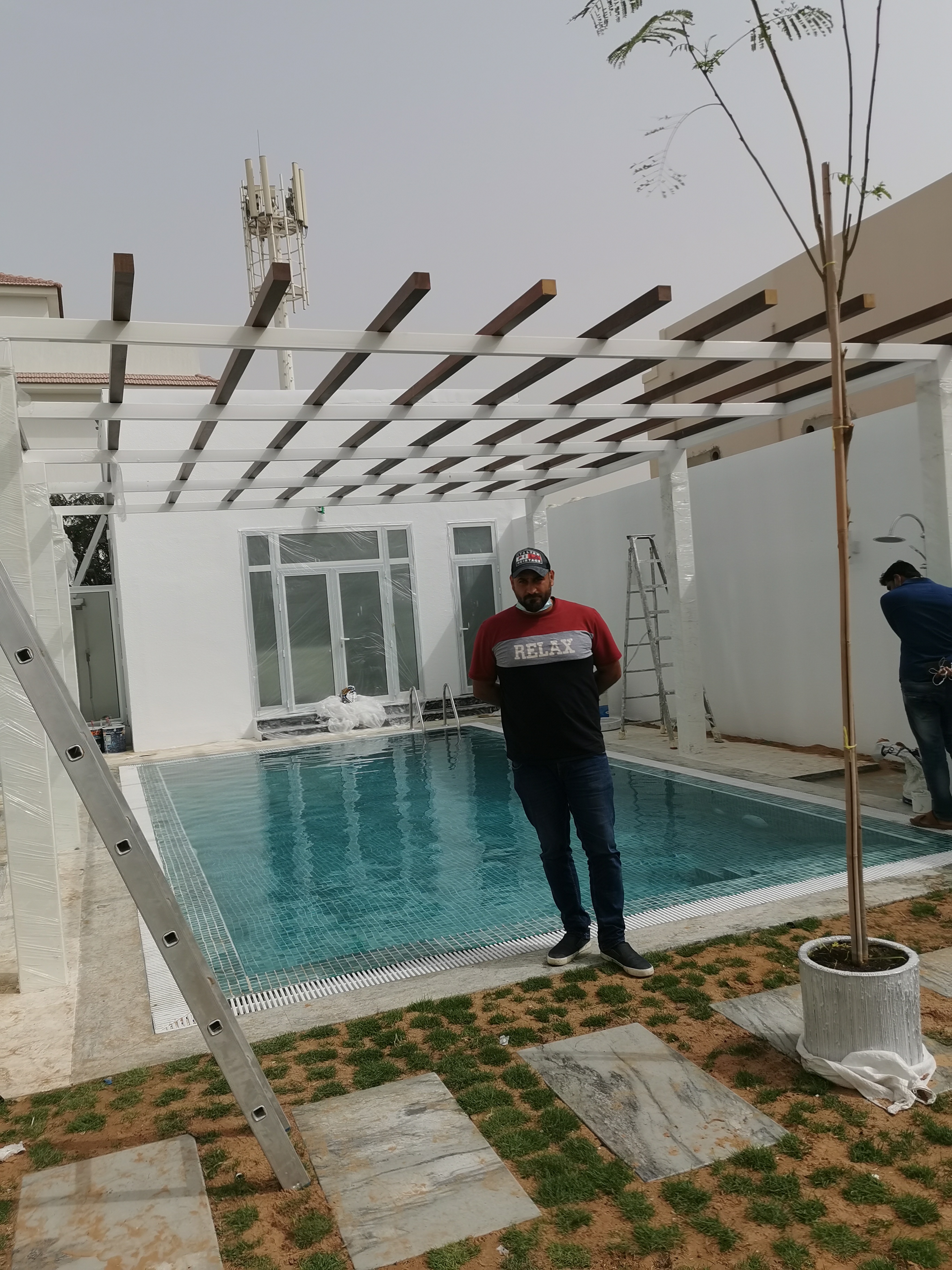 شركة الصحراء لاعمال احواض السباحة تنفي اعمال الشلالات واعمال النوافير 