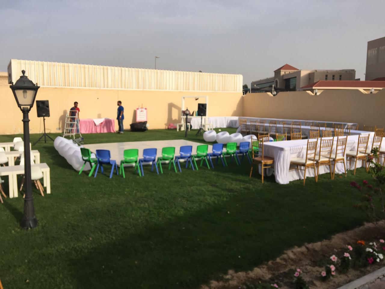 تأجير كراسي وطاولات ألاطفال للايجار في دبي.